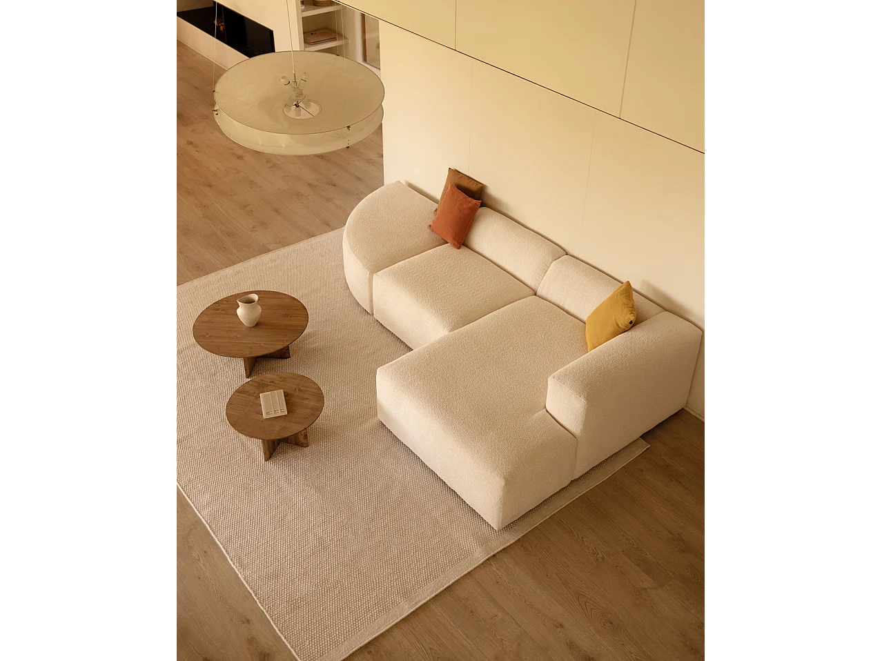 Divano curvo a 3 moduli con CHL destra in bouclé bianco 320x172cm