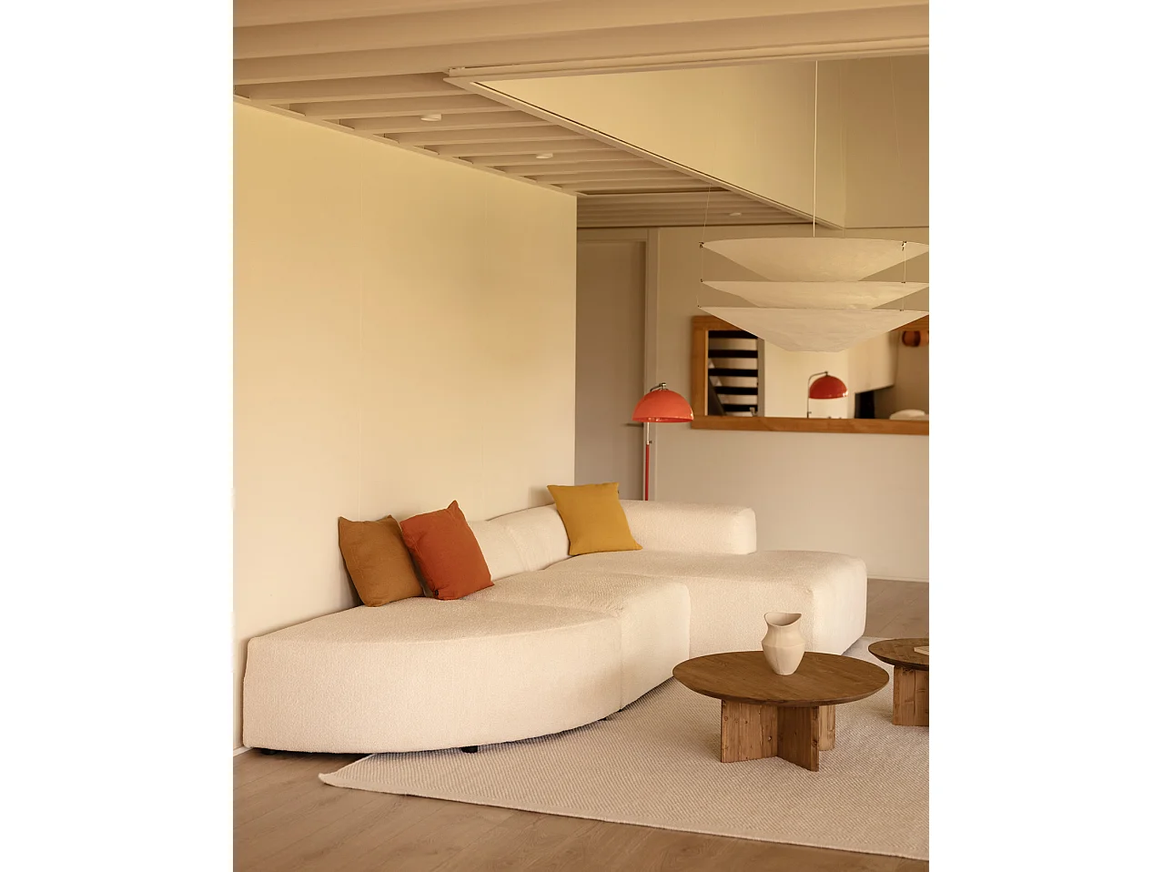 Divano curvo a 3 moduli con CHL destra in bouclé bianco 320x172cm