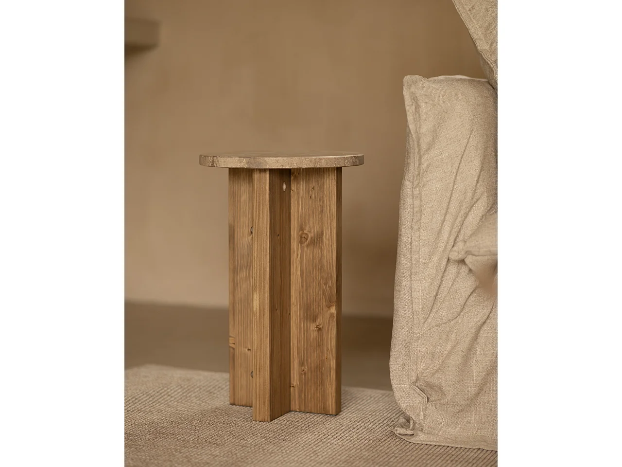 Mesa auxiliar de mármol daino reale y patas de madera maciza DECOWOOD de Ø28x45cm - TOSCANA - DECOWOOD