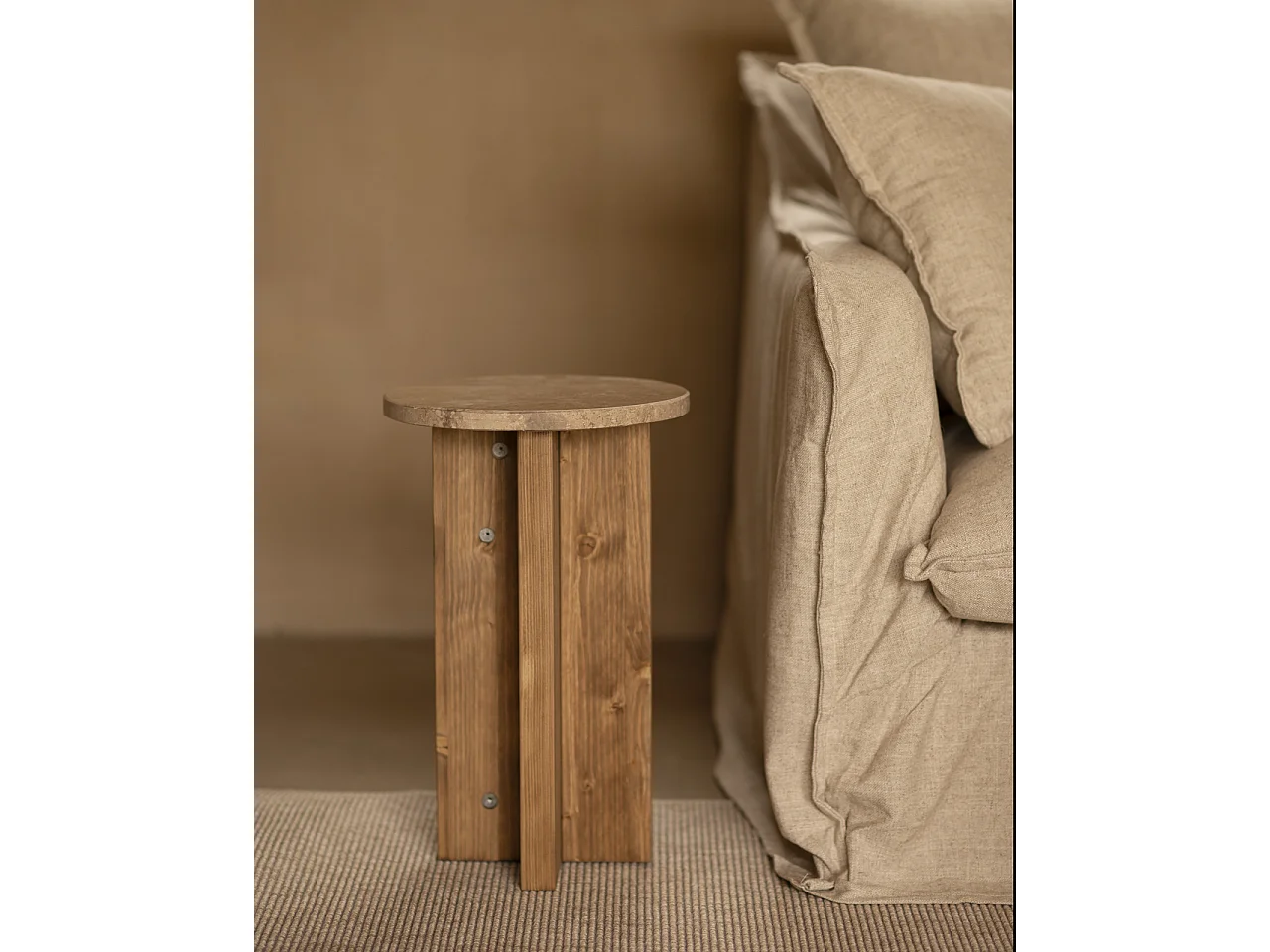 Mesa auxiliar de mármol daino reale y patas de madera maciza DECOWOOD de Ø28x45cm - TOSCANA - DECOWOOD