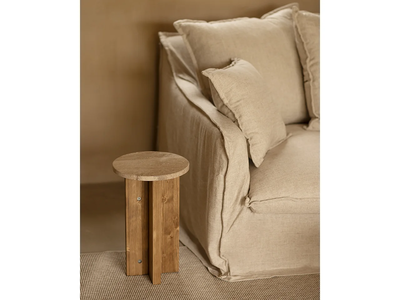 Mesa auxiliar de mármol daino reale y patas de madera maciza DECOWOOD de Ø28x45cm - TOSCANA - DECOWOOD