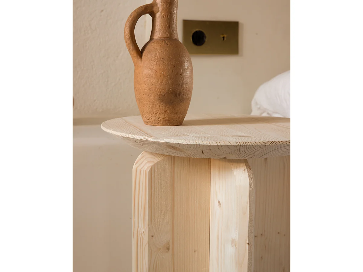 Mesa auxiliar de madera maciza en tono natural de 50x45cm - BLOOM - DECOWOOD