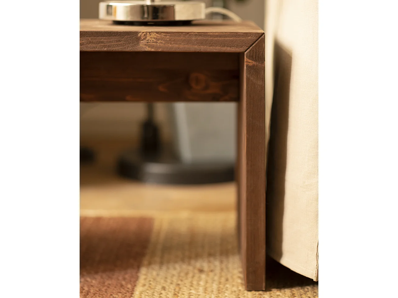 Mesita / Taburete de madera maciza en tono nogal de 45x50cm - TELVA - DECOWOOD