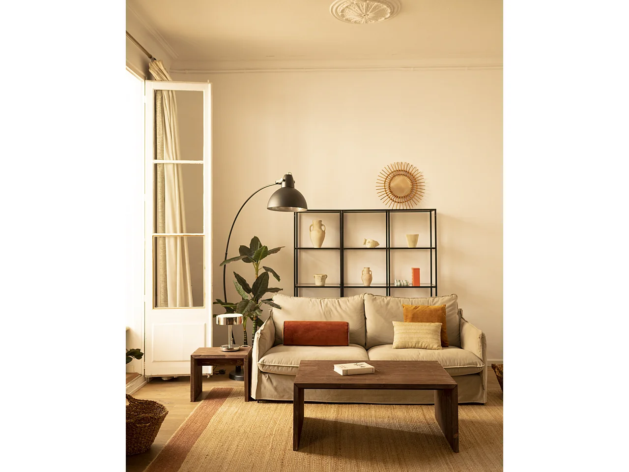 Mesita / Taburete de madera maciza en tono nogal de 45x50cm - TELVA - DECOWOOD