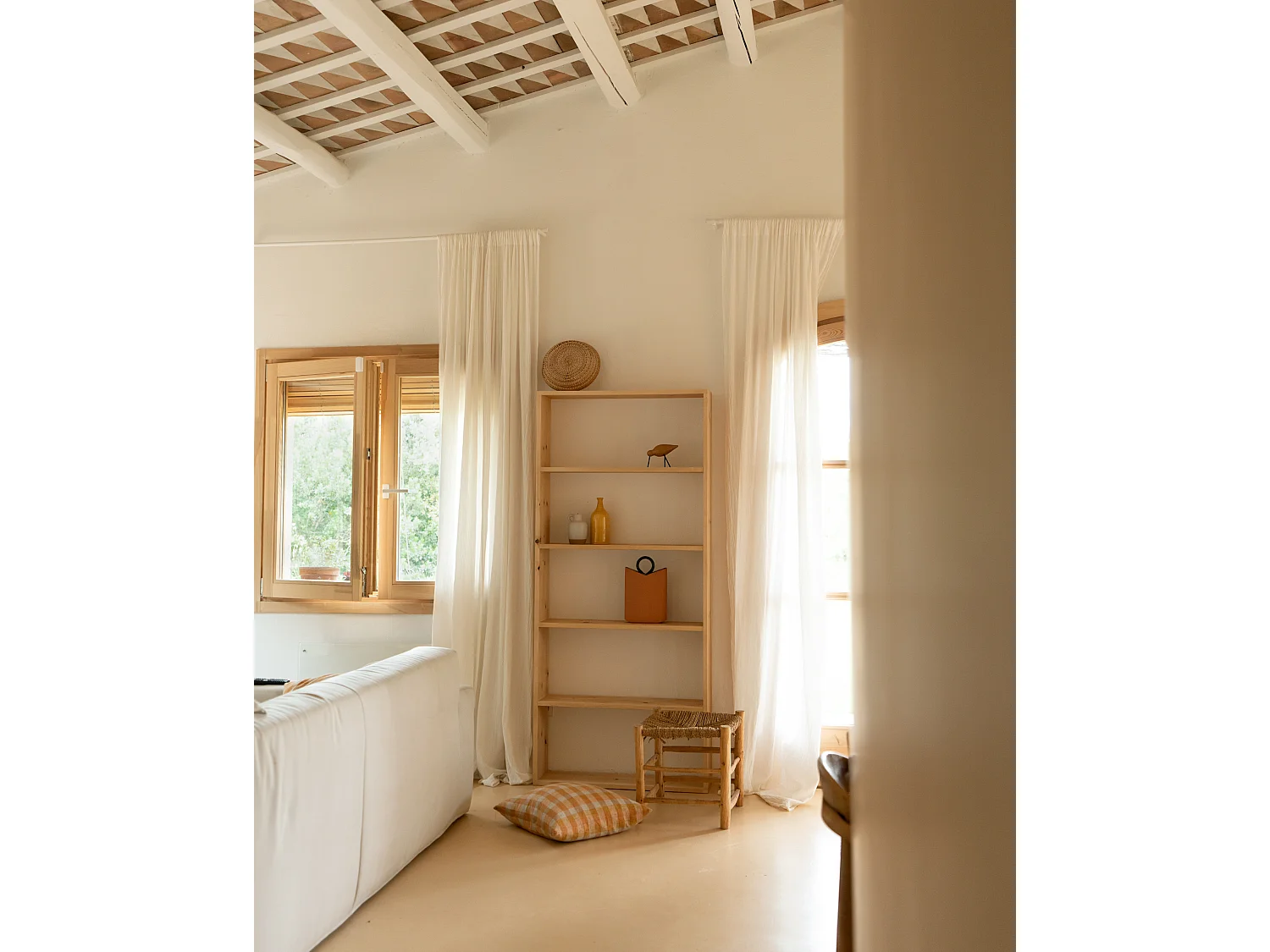 Estantería de madera maciza con 4 estantes roble medio - SAURA - DECOWOOD