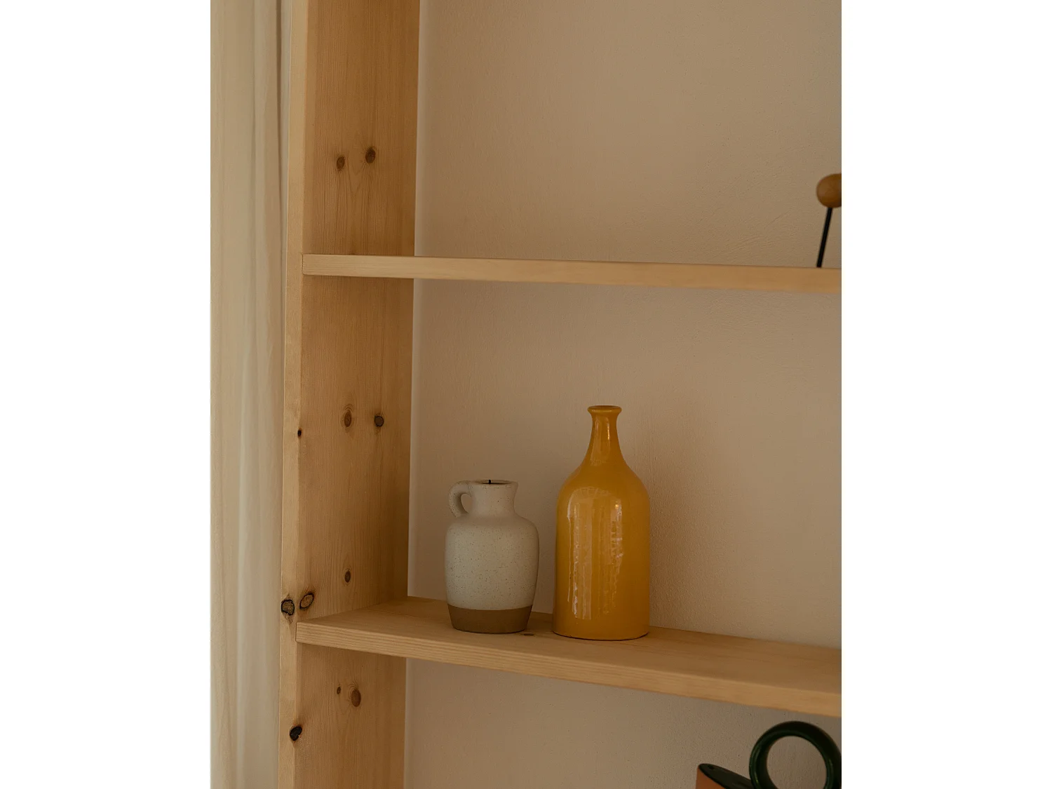 Estantería de madera maciza con 4 estantes roble medio - SAURA - DECOWOOD