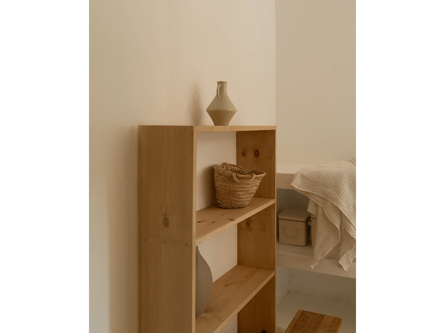 Étagère en bois de pin avec 2 étagères marron 80,2x108,6cm - SAURA - DECOWOOD