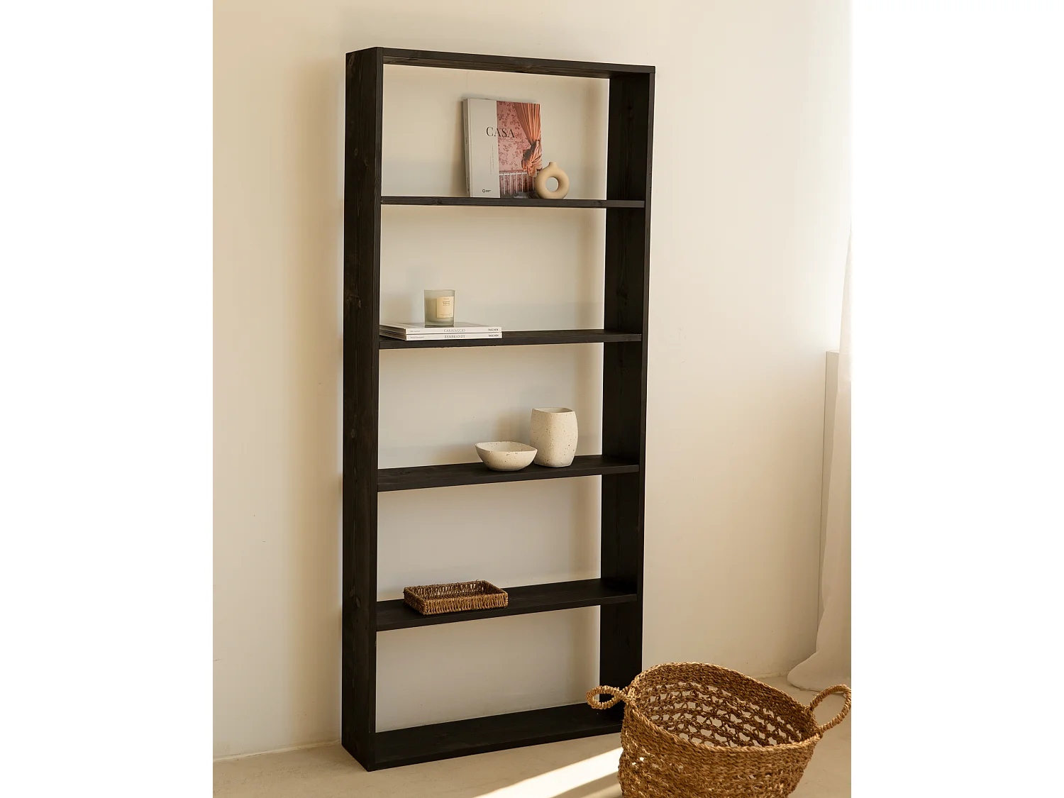 Estantería de madera maciza con 4 estantes negro - SAURA - DECOWOOD