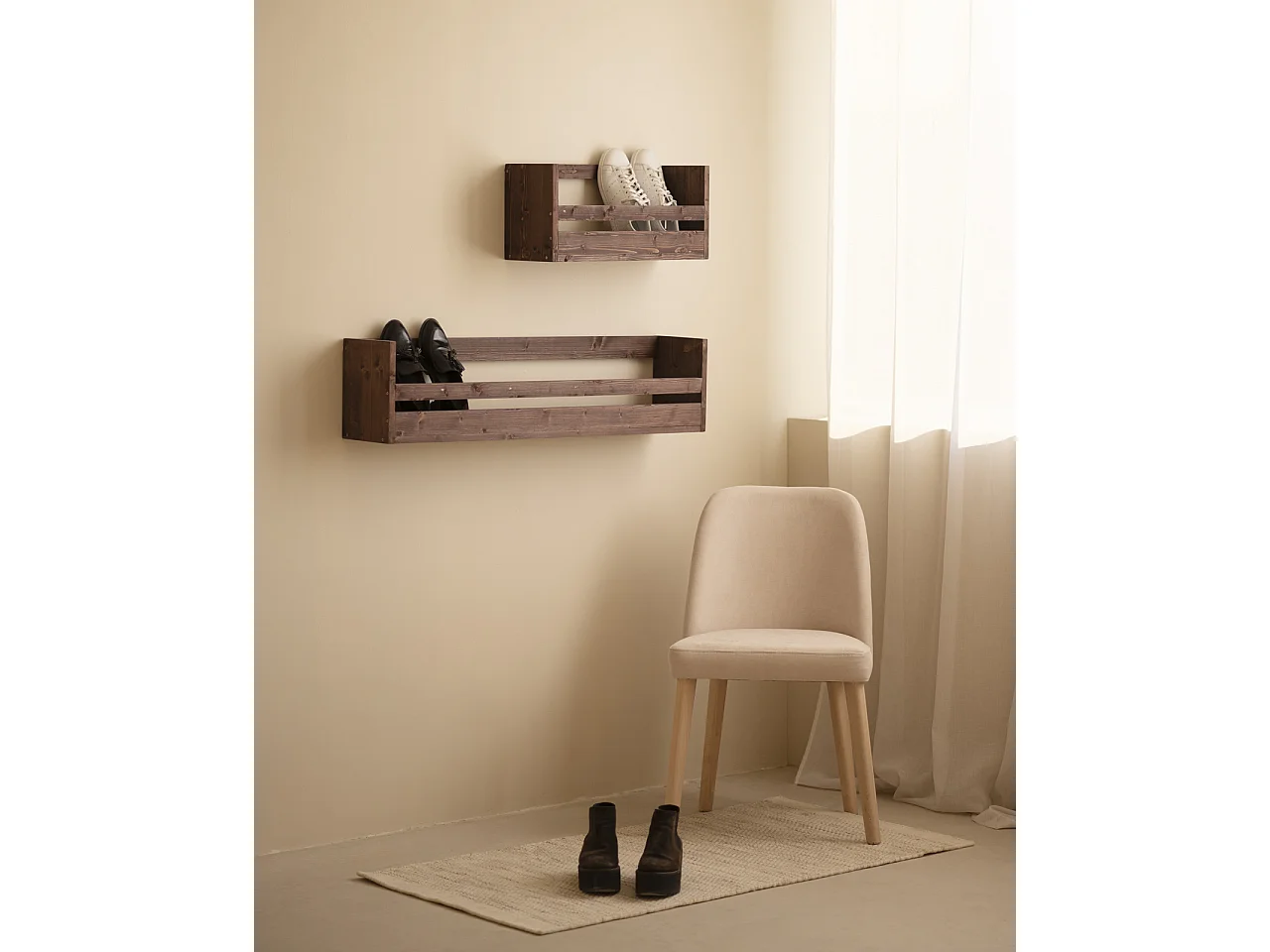 Estante / zapatero de madera maciza de abeto Decowood en tono nogal de 53,5x25cm - BOX - DECOWOOD