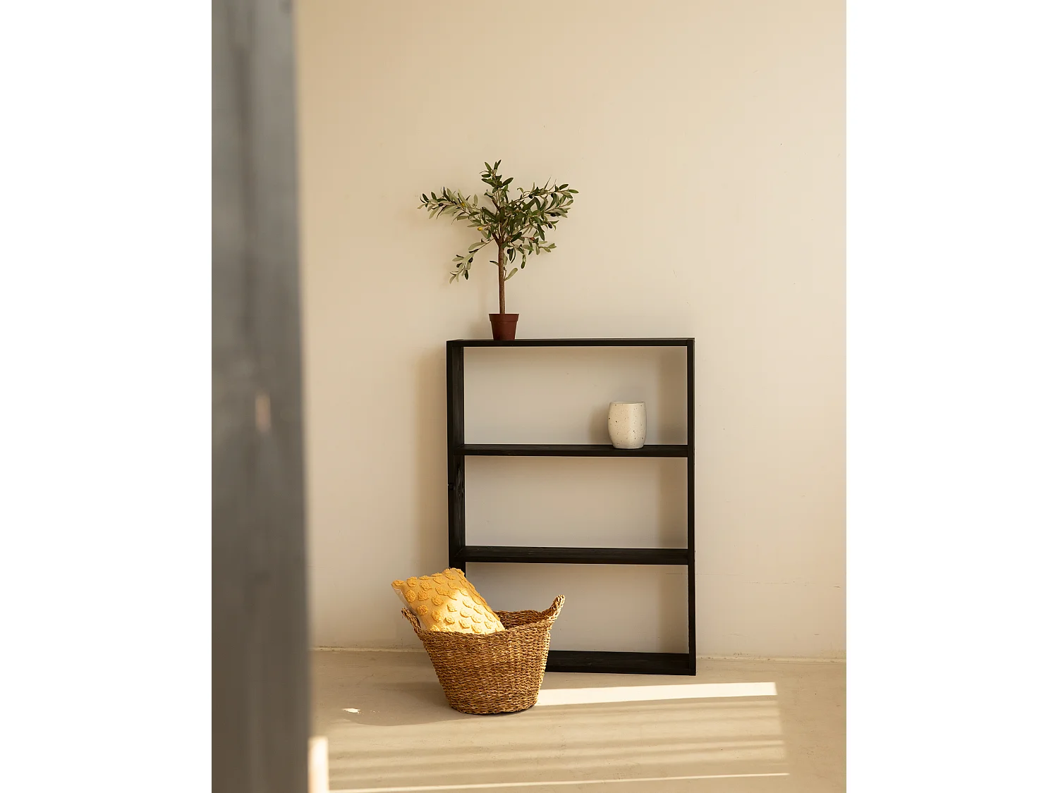 Estantería de madera maciza con 2 estantes negro - SAURA - DECOWOOD