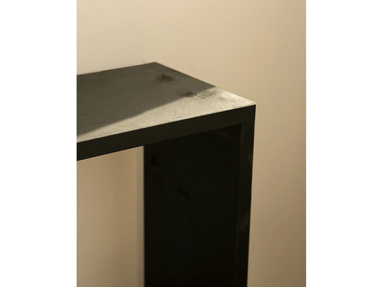 Estantería de madera maciza con 2 estantes negro - SAURA - DECOWOOD