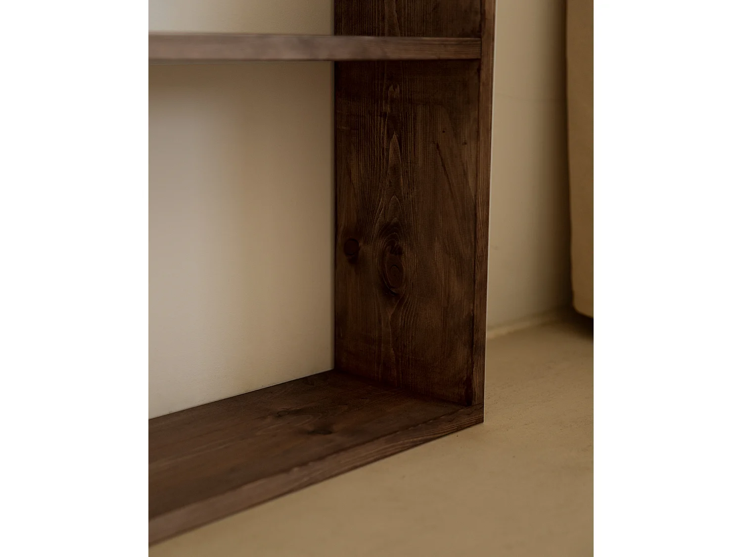 Étagère en bois de pin avec 4 étagères marron 80,2x179,6cm - SAURA - DECOWOOD