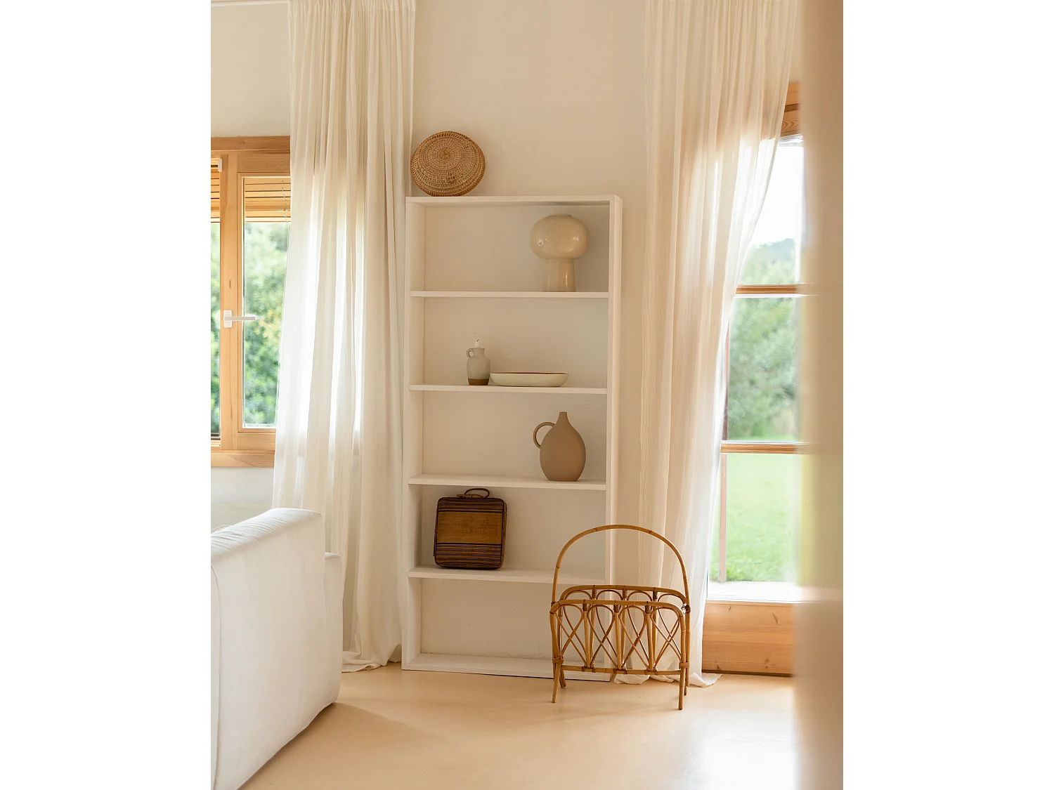 Estantería de madera maciza con 4 estantes blanco - SAURA - DECOWOOD