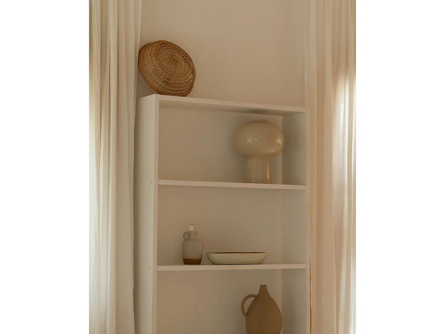 Estantería de madera maciza con 4 estantes blanco - SAURA - DECOWOOD