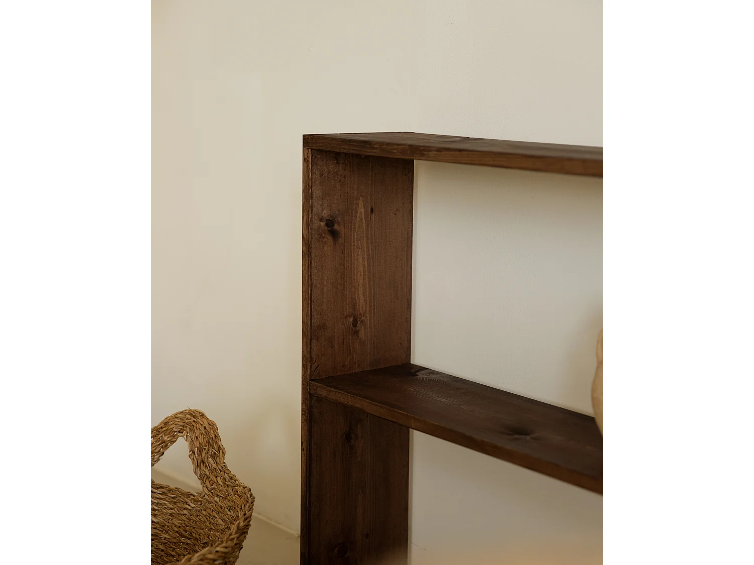 Estantería de madera maciza con 1 estante nogal - SAURA - DECOWOOD
