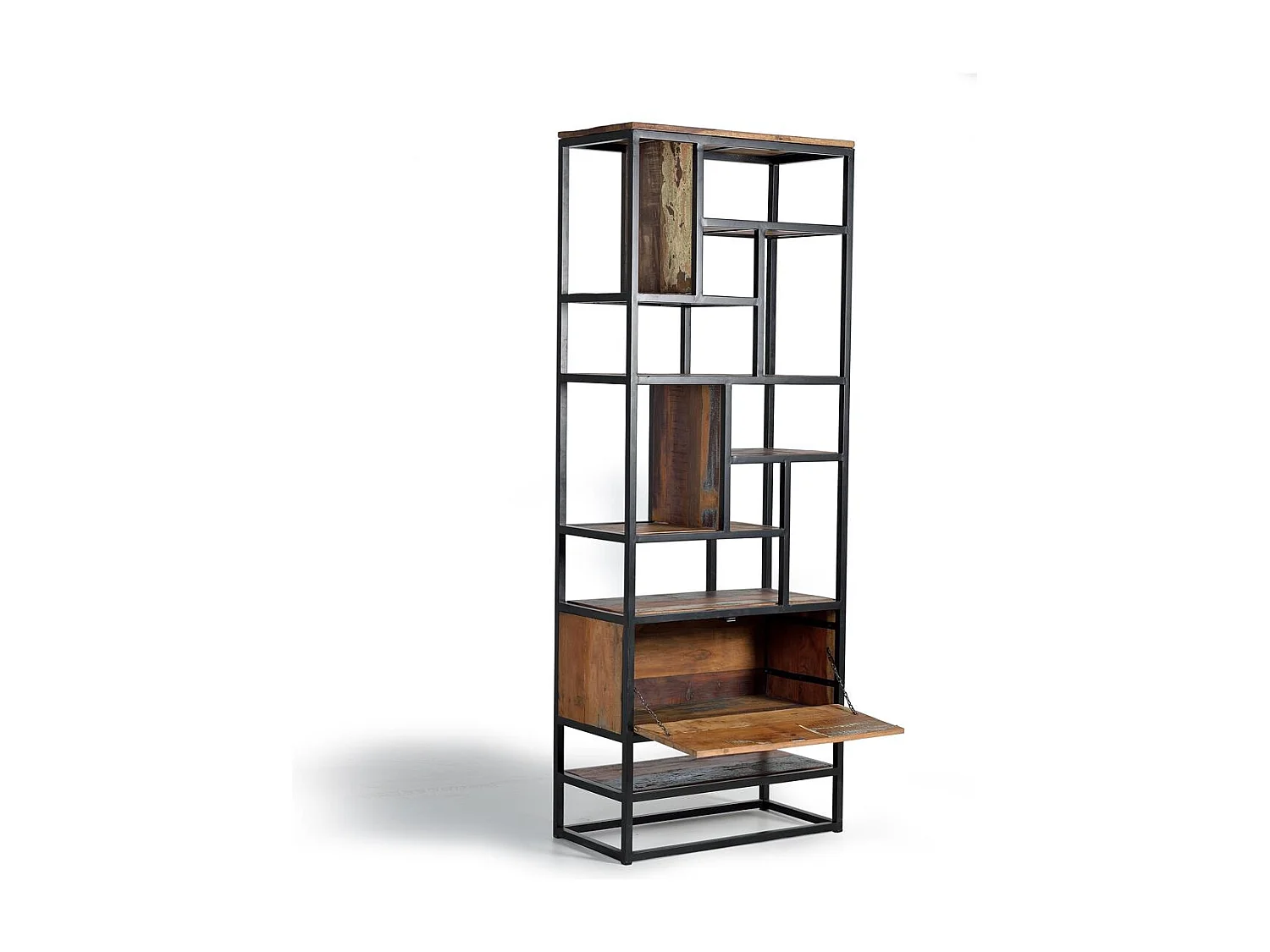Étagère en bois recyclé et métal de couleur foncée