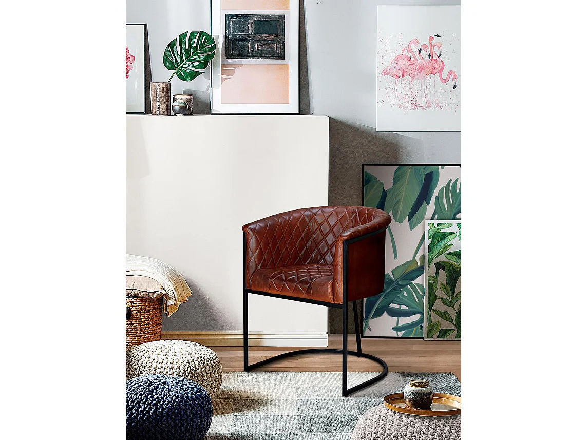 Chaise en cuir naturel avec pieds en métal