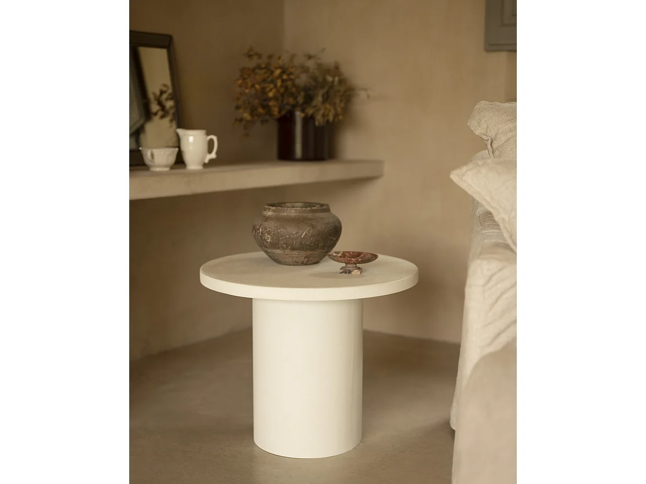 Table basse ronde en microciment de teinte blanc cassé 45x60cm - LUCÍA - DECOWOOD