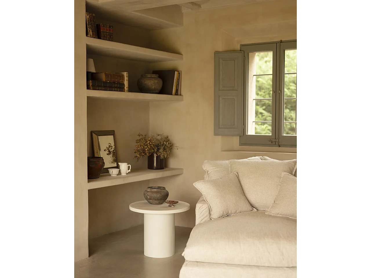 Mesa de centro redonda de microcemento en tono blanco roto DECOWOOD de Ø60x45cm - LUCÍA - DECOWOOD