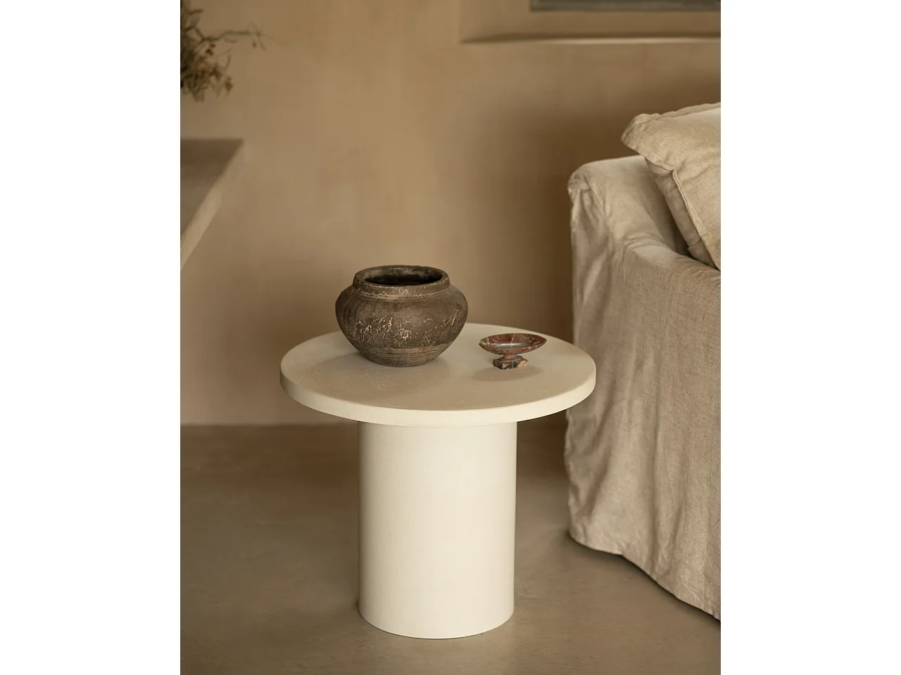 Mesa de centro redonda de microcemento en tono blanco roto DECOWOOD de Ø60x45cm - LUCÍA - DECOWOOD