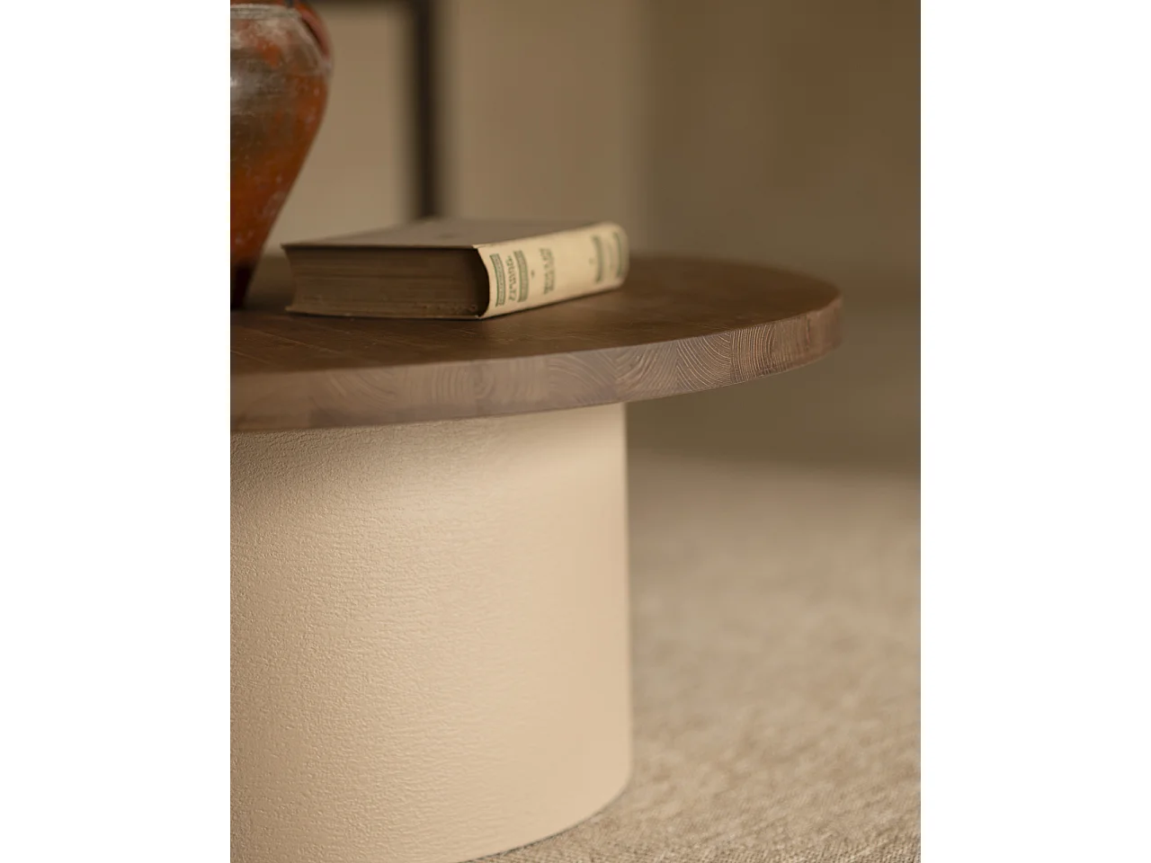 Tavolino rotondo in legno marrone e gamba microcemento terra 80x33cm