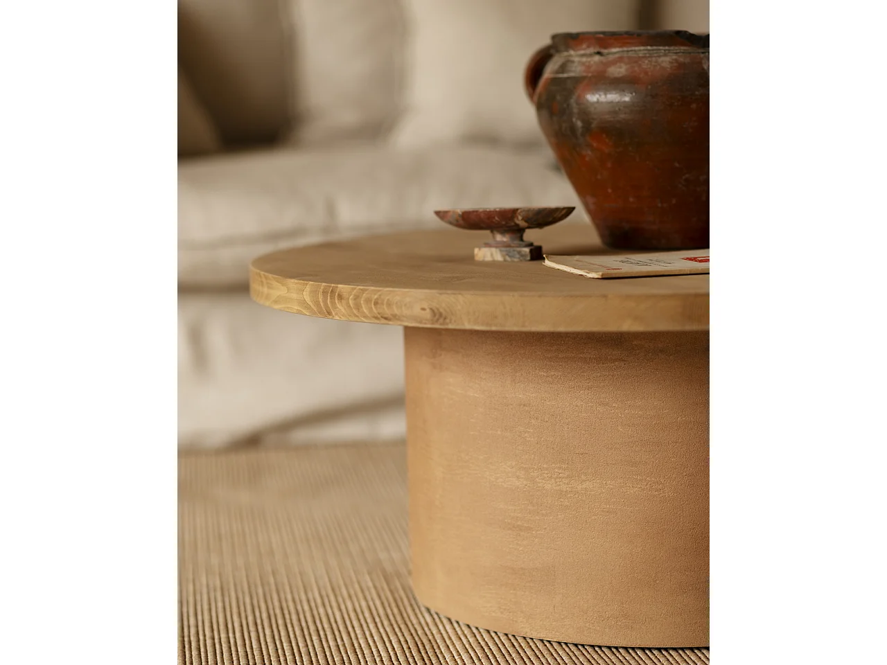 Tavolino rotondo in legno marrone e microcemento terracotta 80x33cm