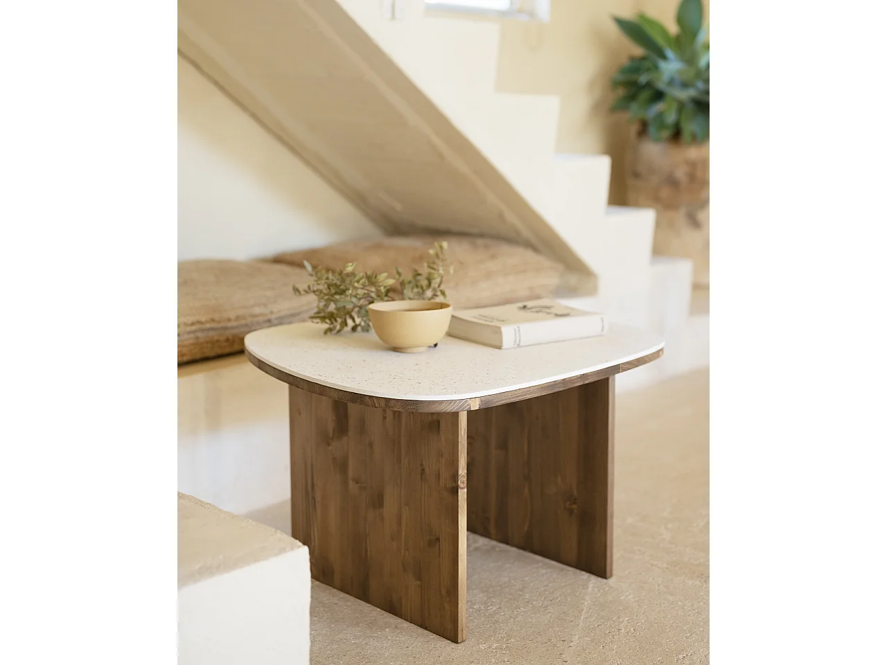 Table basse en bois de sapin et coquillages vieilli 74,3x43,25cm