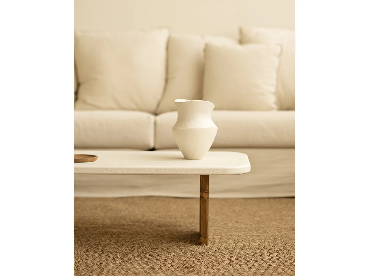 Tavolo basso in microcemento in tono bianco rotto e marrone 95x30cm - BIMBA - DECOWOOD