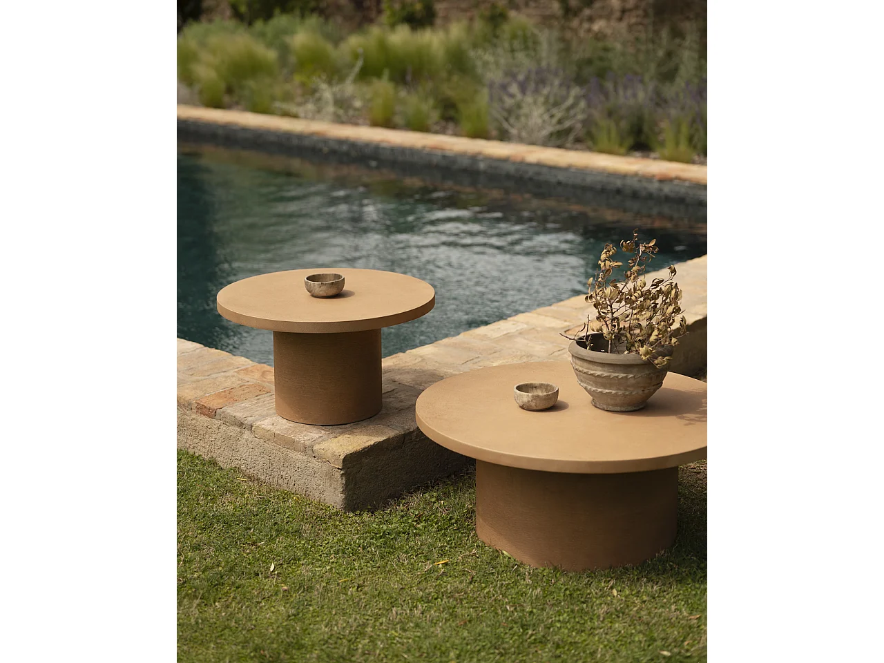 Tavolino rotondo in microcemento colore terracotta 60x33cm