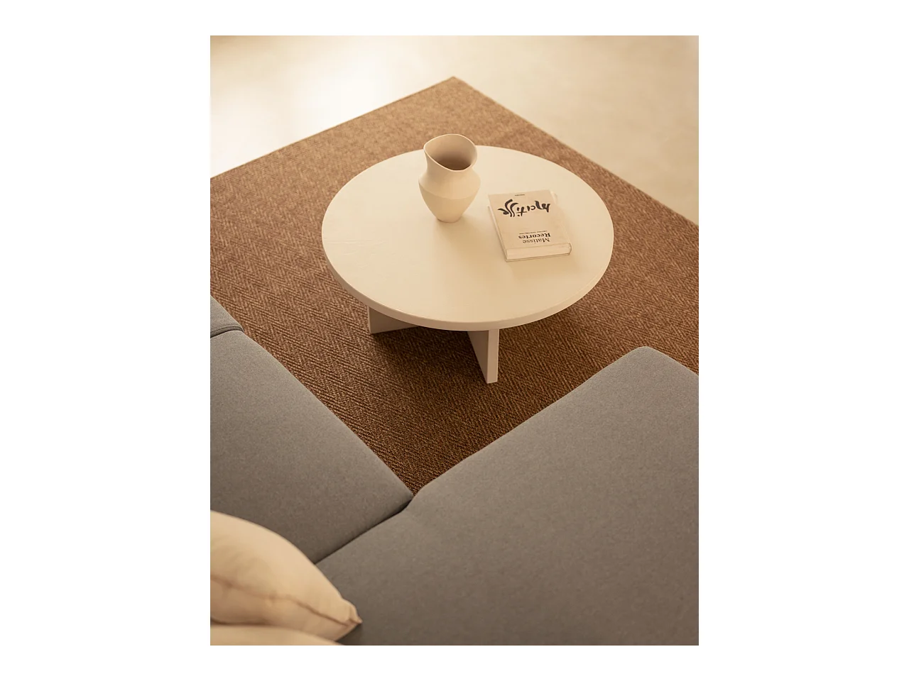 Tavolo basso rotondo in microcemento in tono bianco rotto Ø80x33cm - TOKYO - DECOWOOD