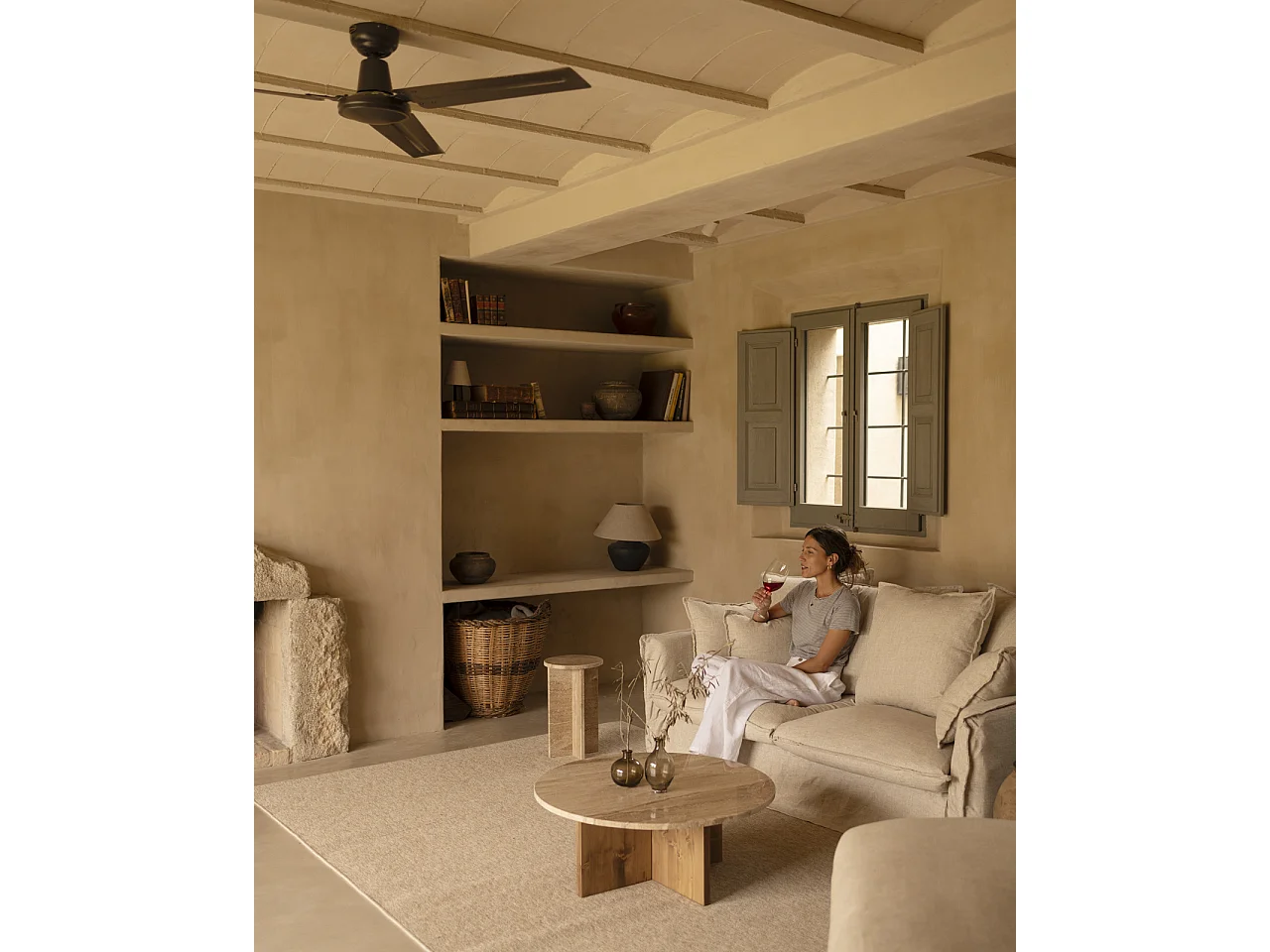 Mesa de centro redonda de mármol daino reale y patas de madera maciza DECOWOOD de Ø80x33,2cm - TOSCANA - DECOWOOD