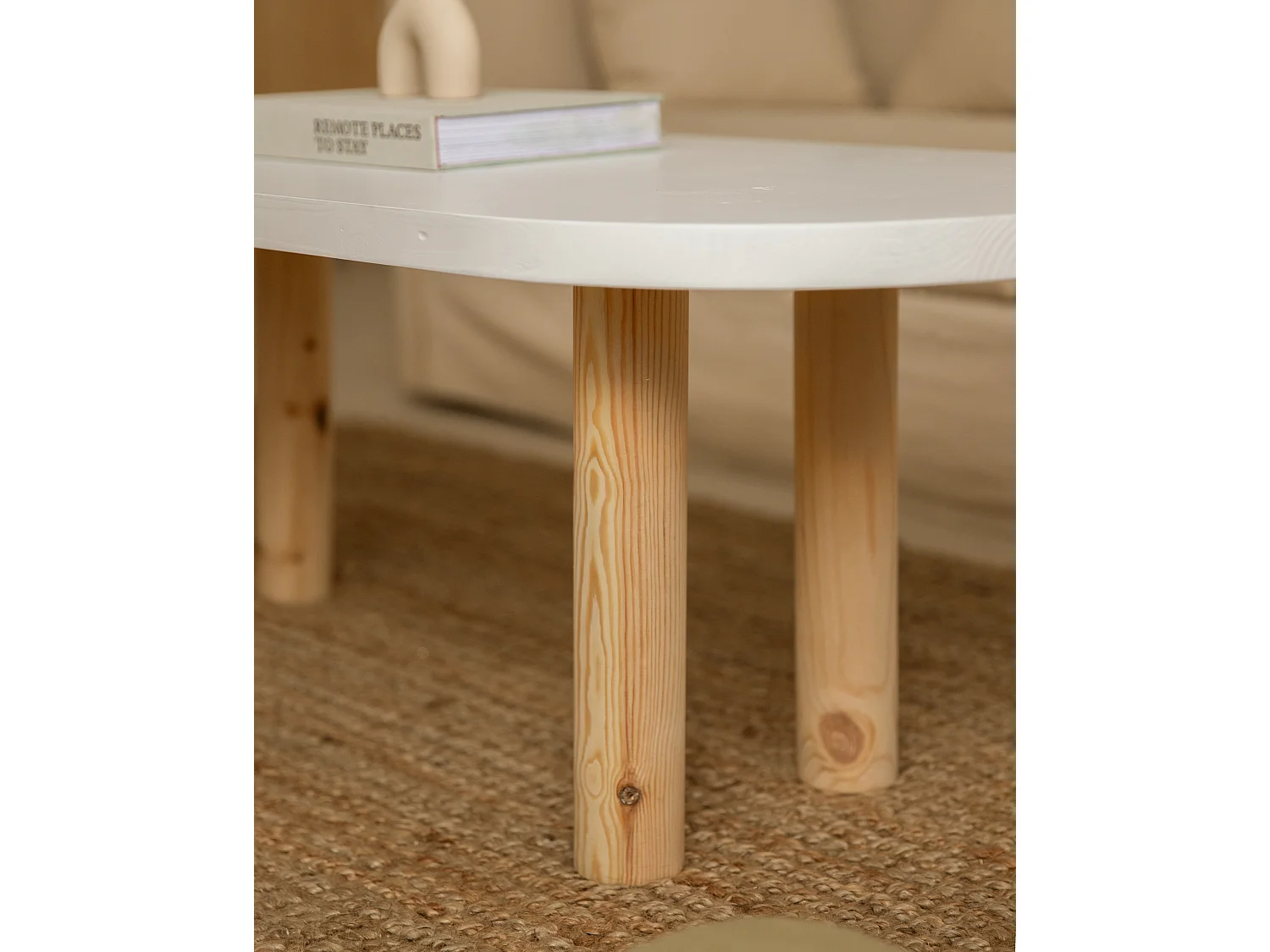 Mesa de centro ovalada de madera maciza Decowood con cuatro patas en color blanco y sobre de mesa en color natural de 120x40cm - GINA - DECOWOOD
