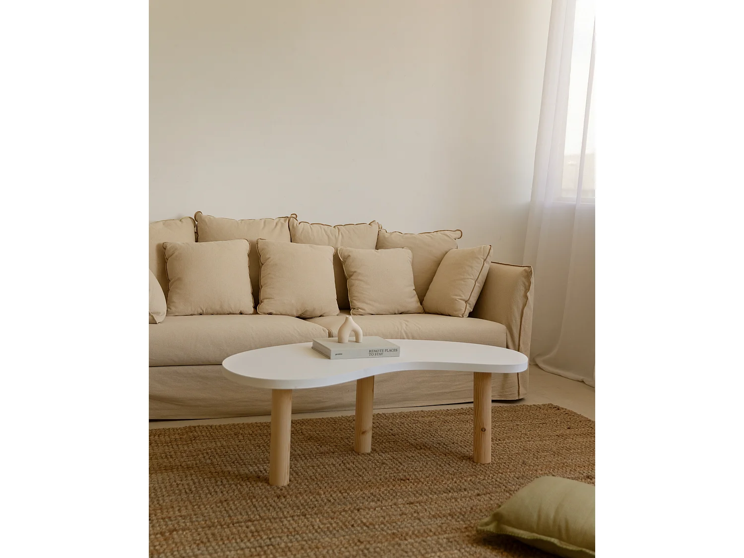 Tavolo basso in legno e forme organiche in tono bianco e naturale 118,5x40cm - GINA - DECOWOOD