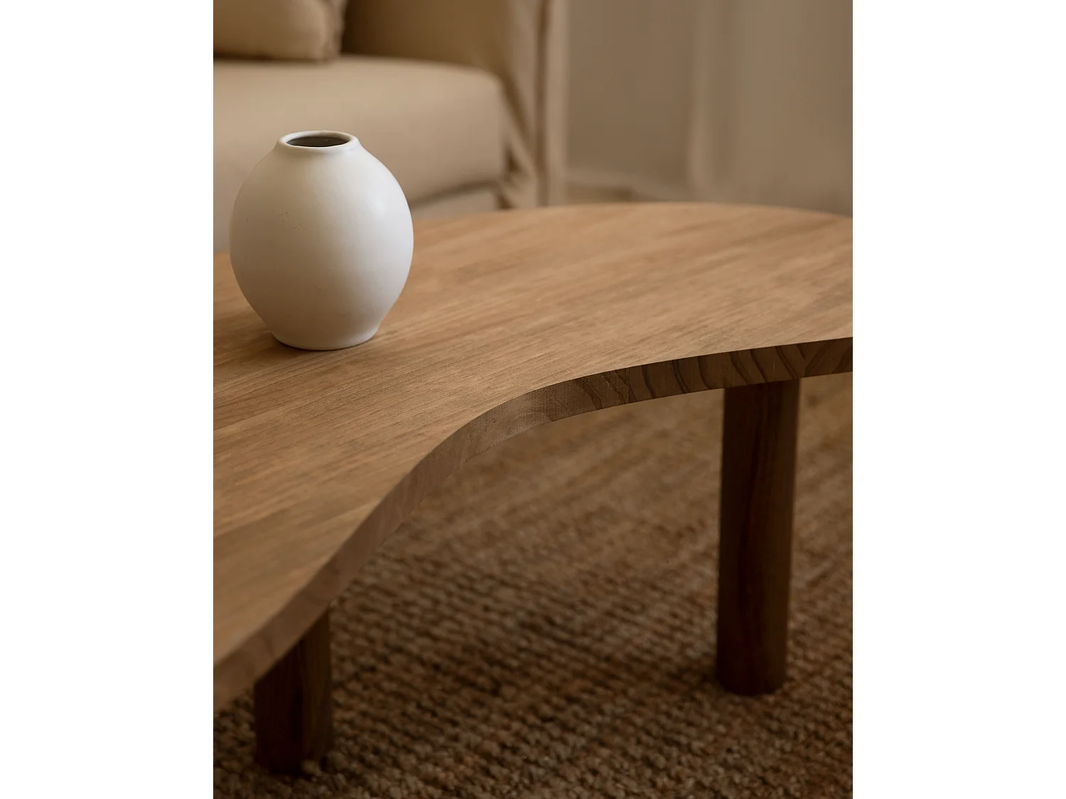 Mesa de centro de madera maciza de forma orgánica Decowood con tres patas en color roble oscuro de 100x40cm - GINA - DECOWOOD