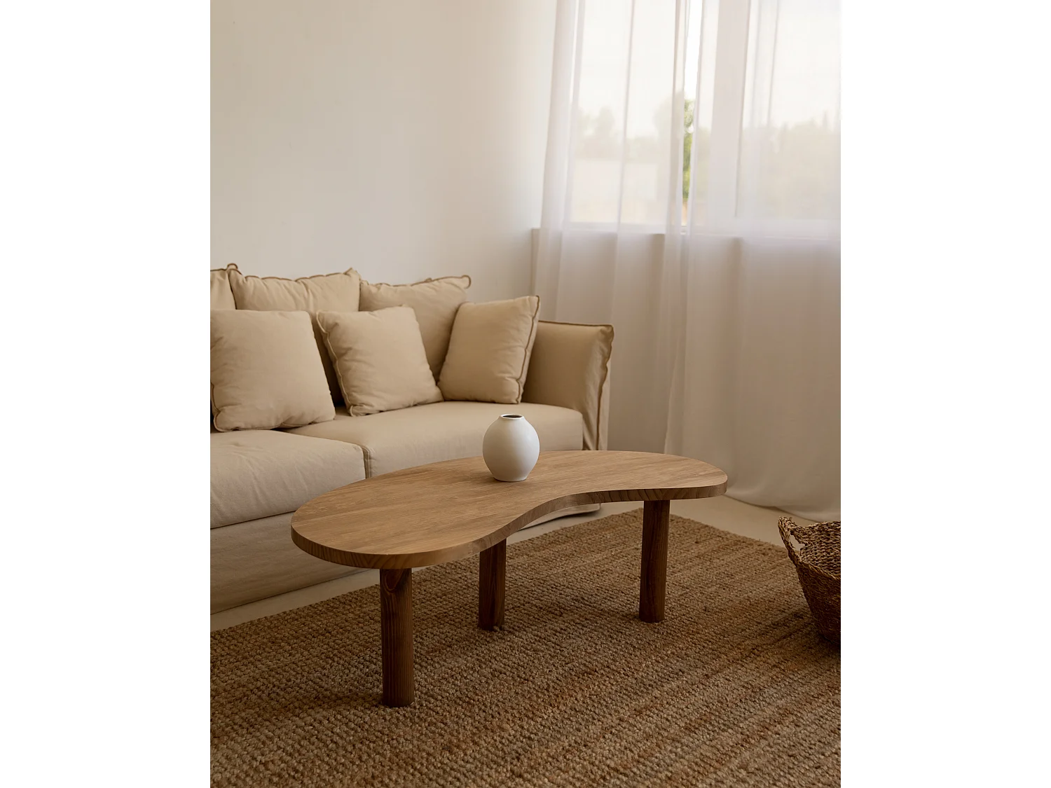 Mesa de centro de madera maciza de forma orgánica Decowood con tres patas en color roble oscuro de 100x40cm - GINA - DECOWOOD