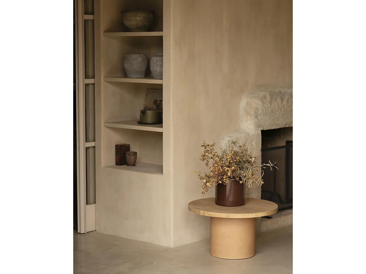 Tavolino rotondo in legno marrone e microcemento terracotta 60x48cm