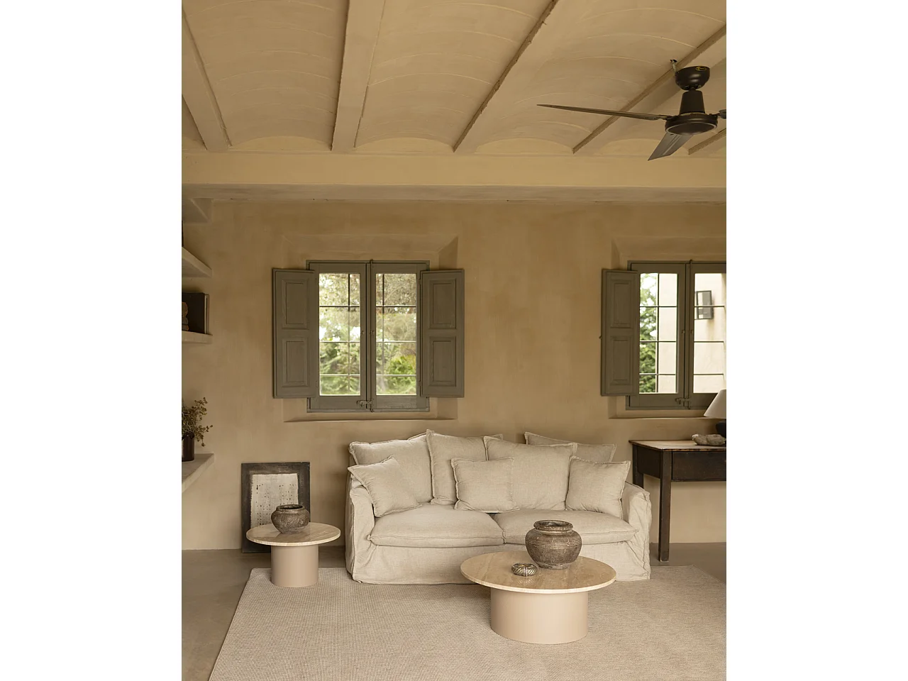 Mesa de centro redonda de mármol travertino y patas de microcemento tono beige DECOWOOD de Ø80x30cm - LUCÍA - DECOWOOD