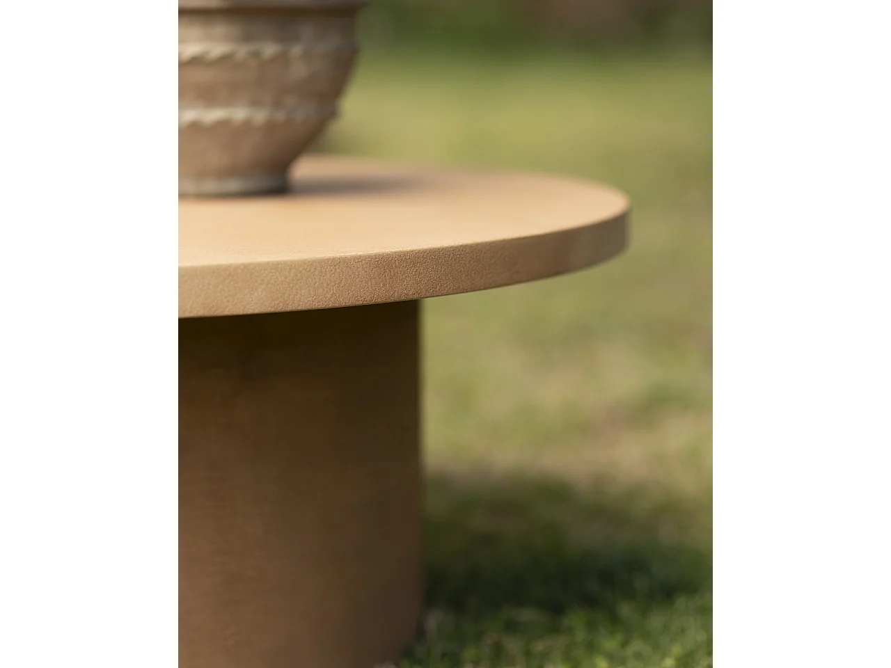 Tavolino rotondo in microcemento colore terracotta 80x33cm