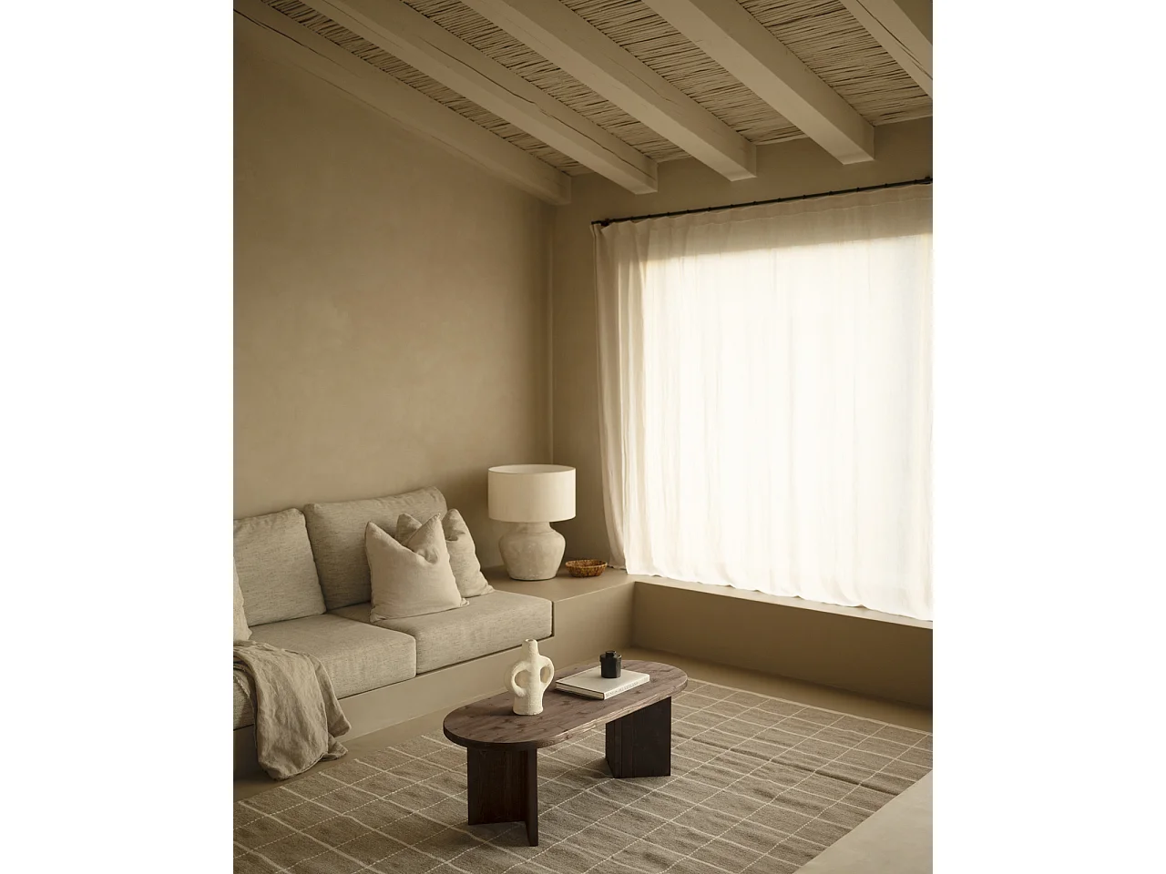 Mesa de centro de madera maciza en tono nogal de 120cm - OSAKA - DECOWOOD