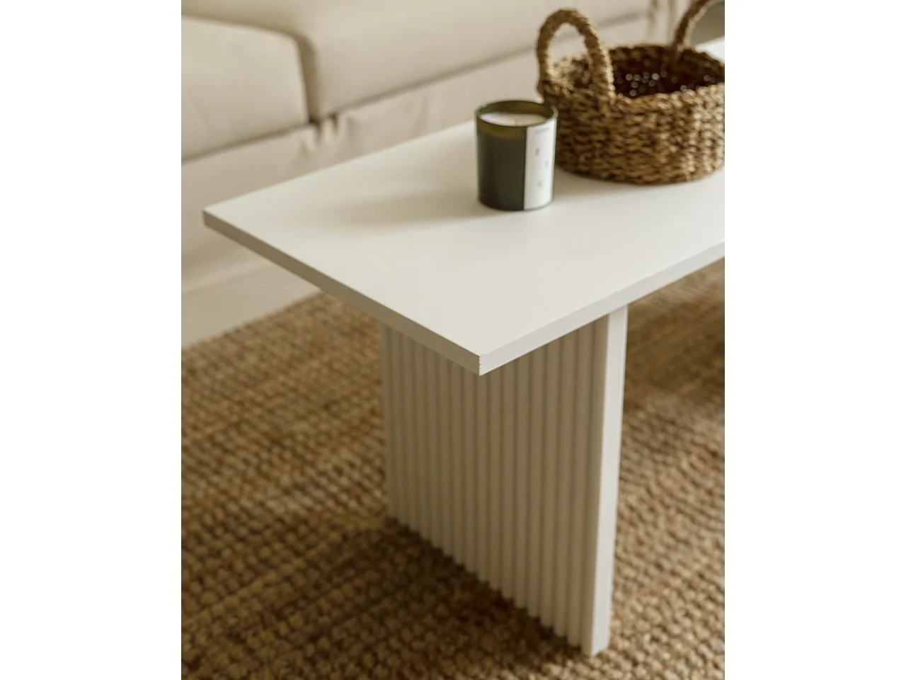 Mesa de centro rectangular de madera de pino con patas ranuradas Decowood en color blanco de 120x45cm - BALI - DECOWOOD