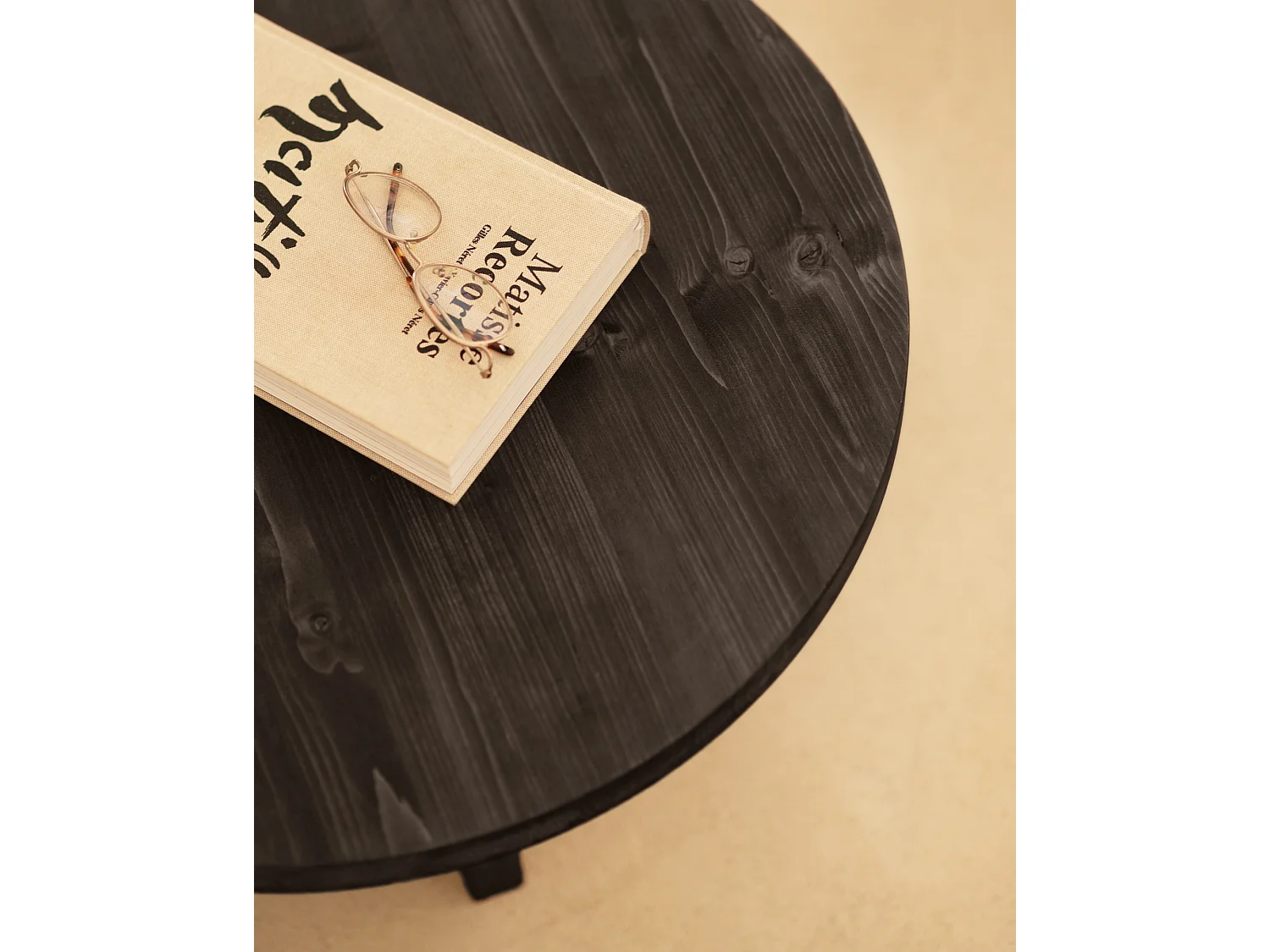 Table basse ronde en bois de sapin noire Ø60x33,2cm - TOKYO - DECOWOOD