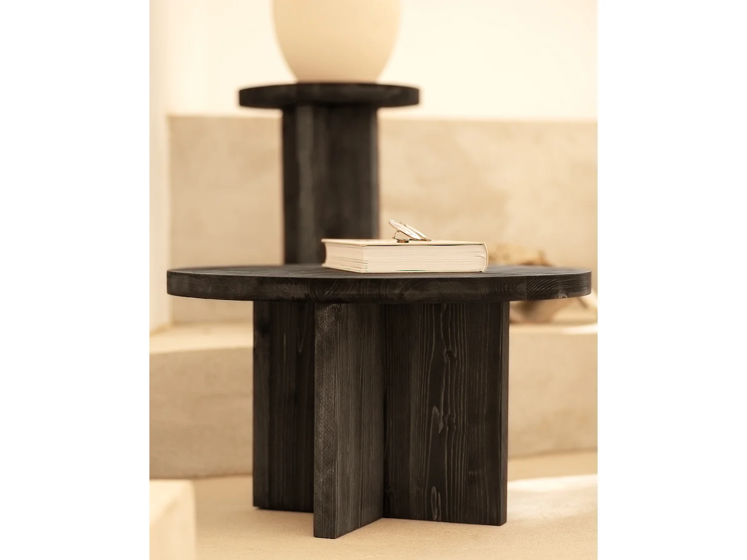 Table basse ronde en bois de sapin noire Ø60x33,2cm - TOKYO - DECOWOOD