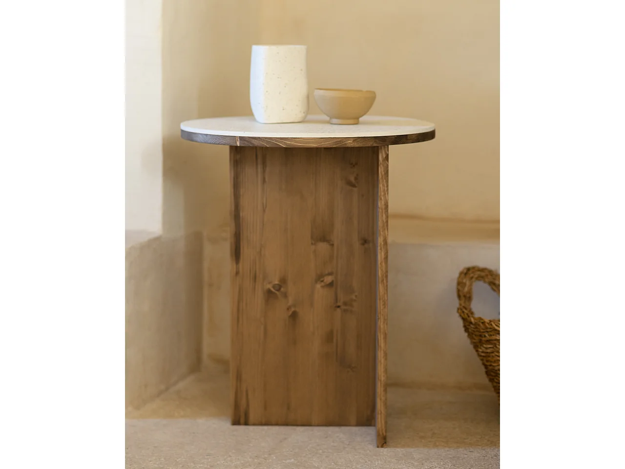 Table basse en bois de sapin et coquillages recyclés vieilli 49,7x60cm