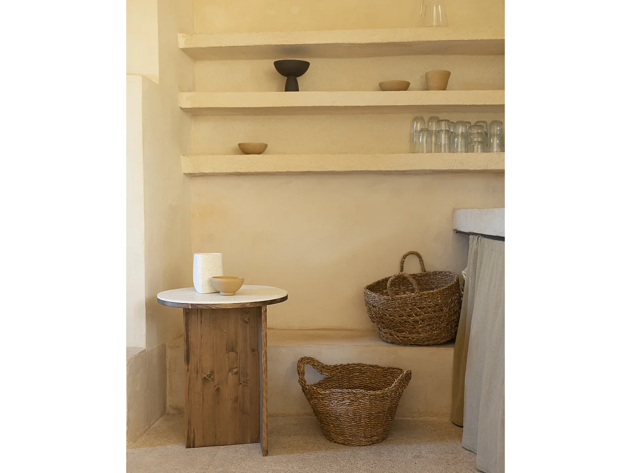 Table basse en bois de sapin et coquillages recyclés vieilli 49,7x60cm