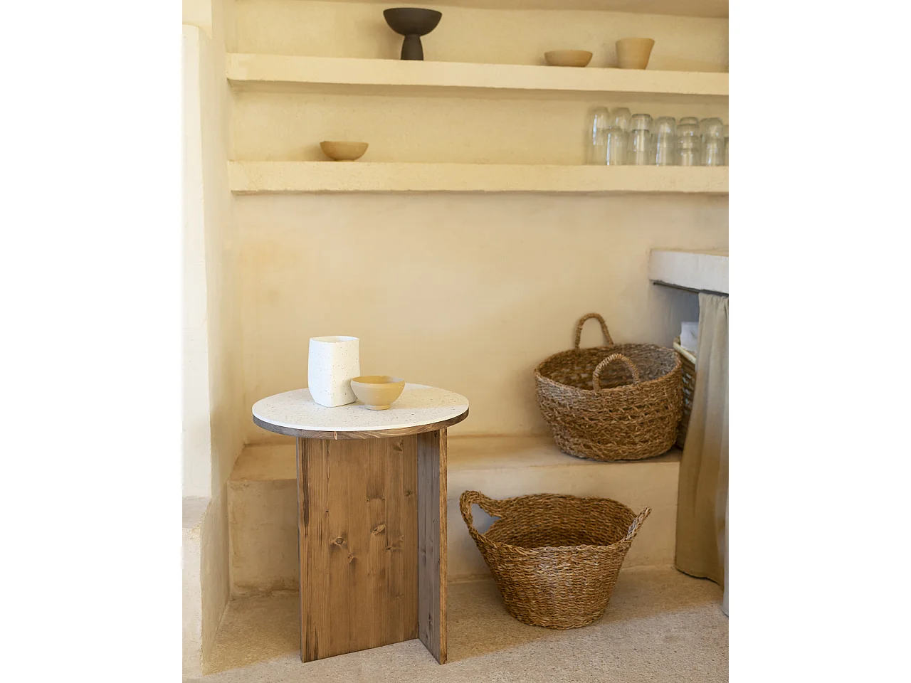 Table basse en bois de sapin et coquillages recyclés vieilli 49,7x60cm