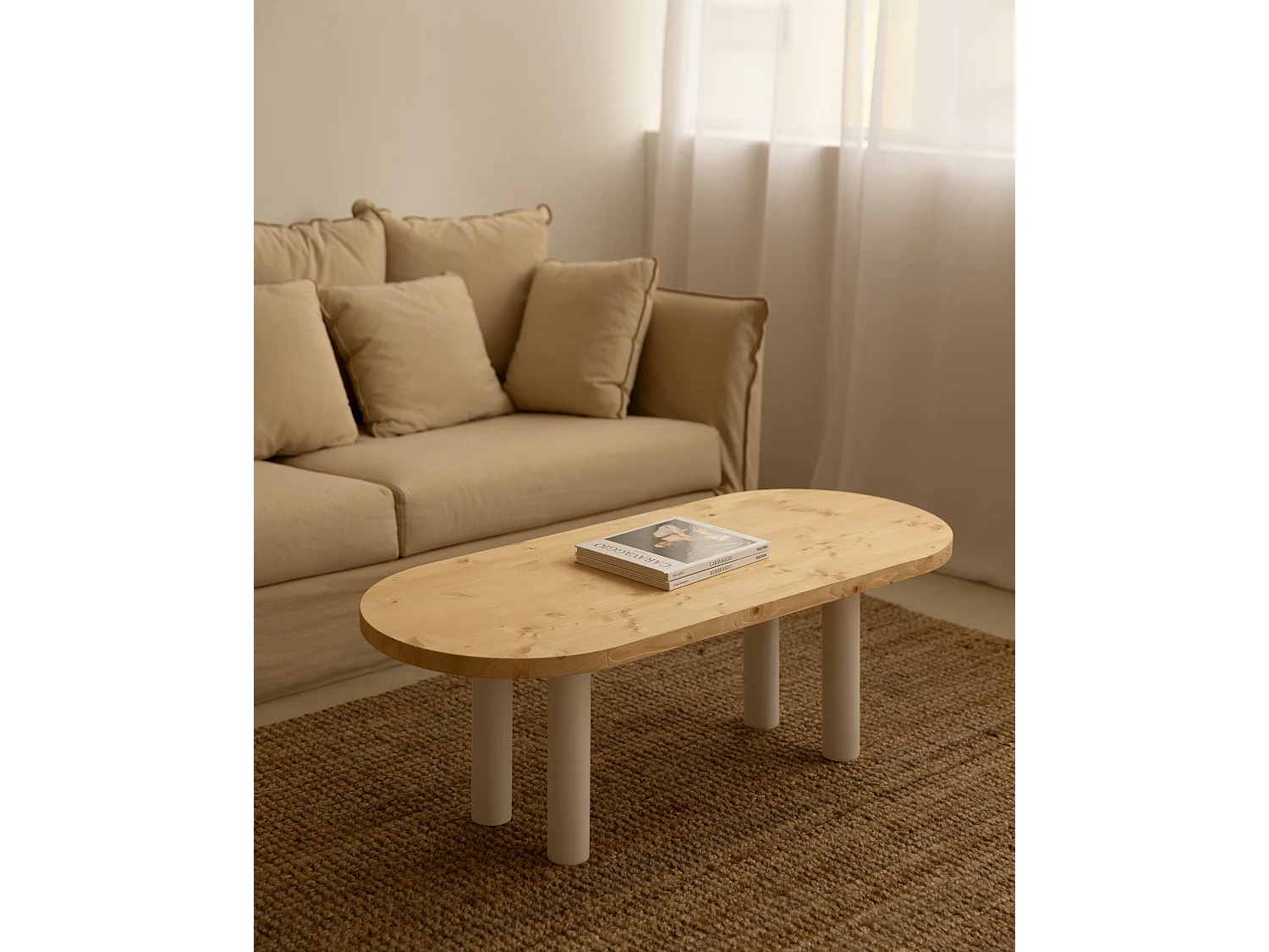 Mesa de centro ovalada de madera maciza Decowood con cuatro patas en color blanco y sobre de mesa en color roble medio de 120x40cm - GINA - DECOWOOD