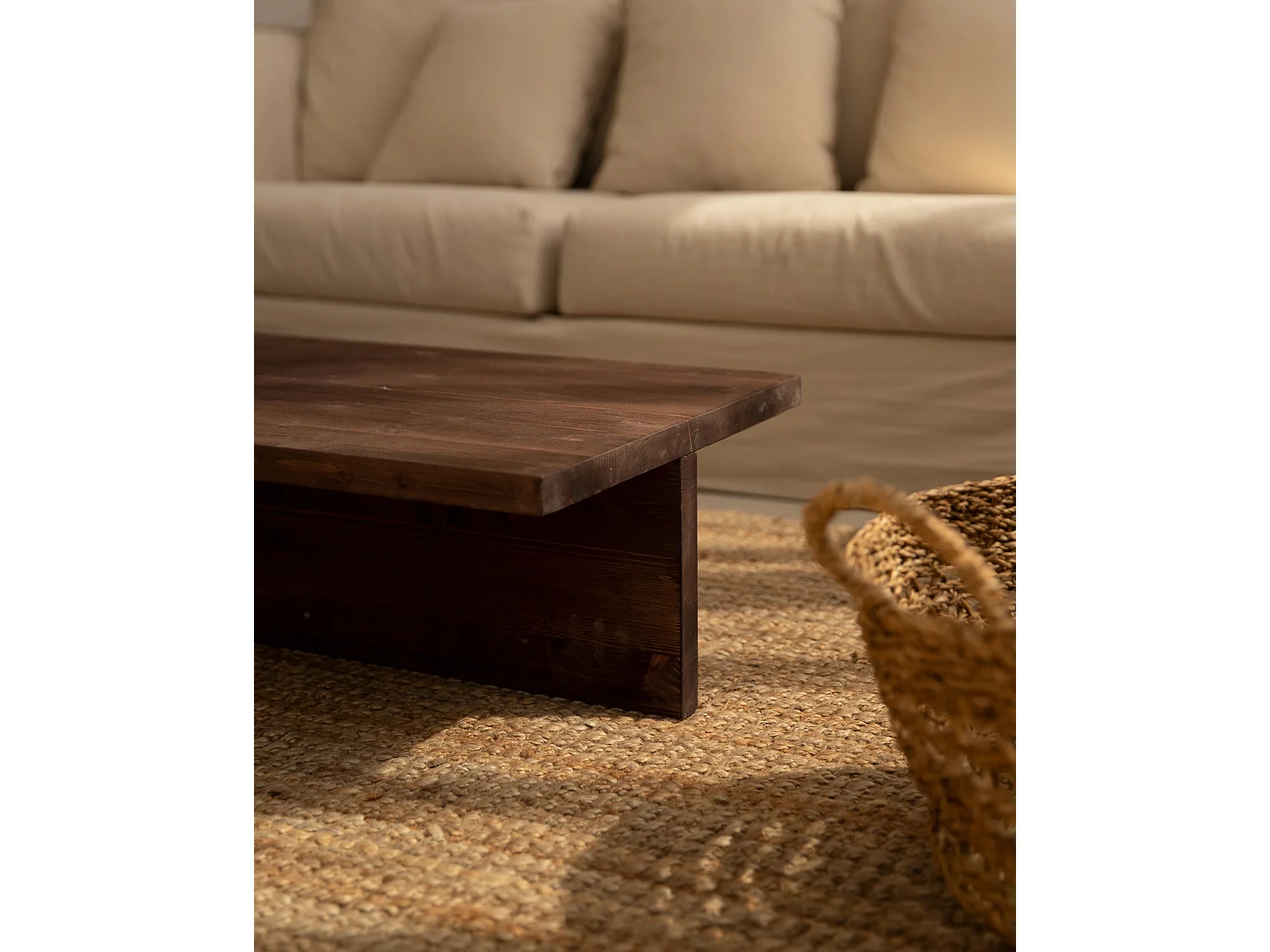 Mesa de centro rectangular de madera de abeto en color nogal 123,5x27cm - SAM - DECOWOOD