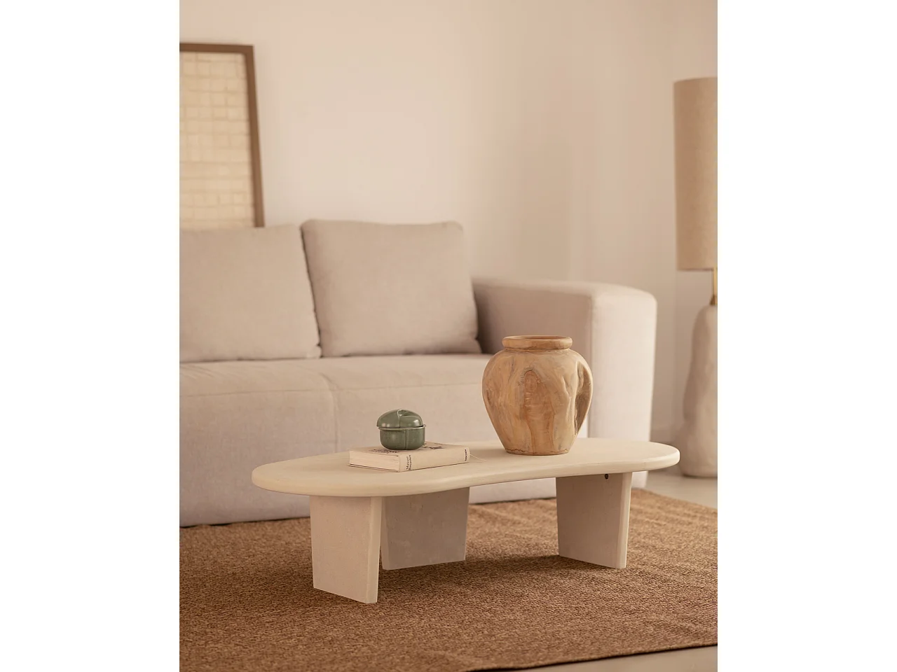 Mesa de centro de forma orgánica de microcemento Decowood con tres patas en color blanco roto de 120cm - BIMBA - DECOWOOD