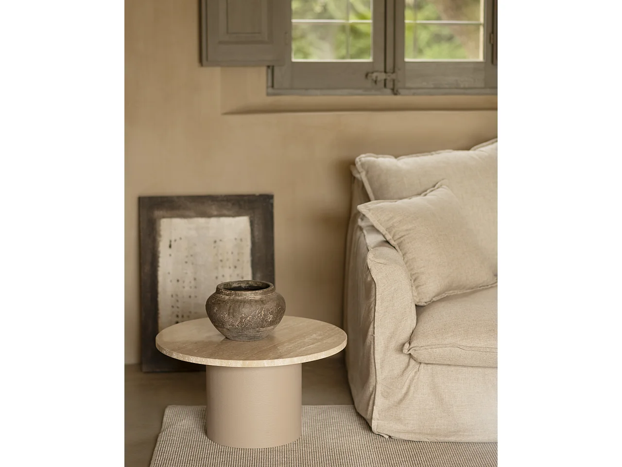 Table basse ronde en marbre travertin avec pieds en microciment teinte beige 30x60cm - LUCÍA - DECOWOOD