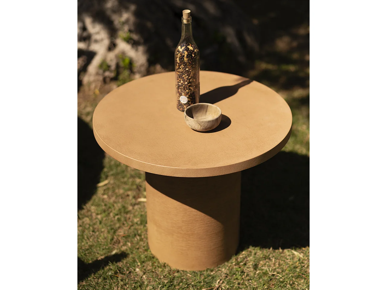 Mesa de centro redonda de microcemento en tono terracota DECOWOOD de Ø60x45cm - LUCÍA - DECOWOOD